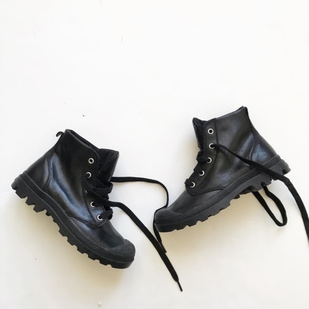 Palladium black lace up combat boots EUC size 3.5Y